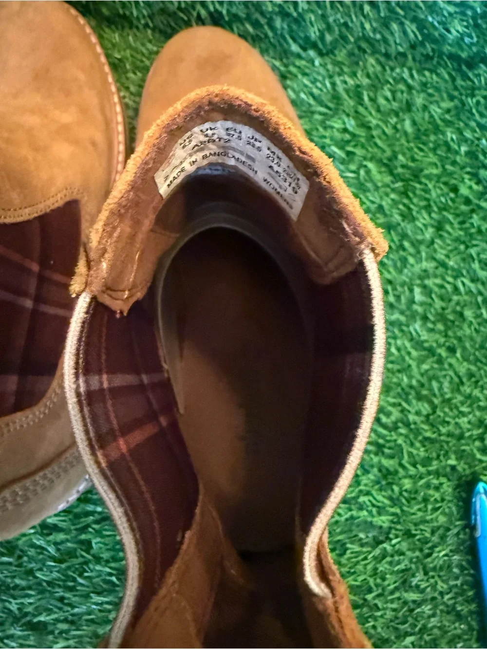 Timberland woman Tan Suede Chelsea Boots - Classic Slip-On Style size 6.5